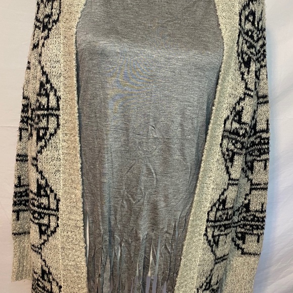 🍍🍍New! Montrez Gray Fringed Tank - Picture 4 of 6